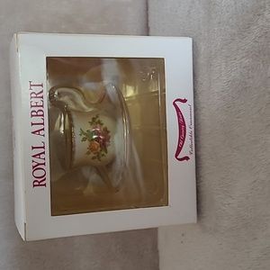 Royal Albert Old Country Roses teacup/saucer ornament